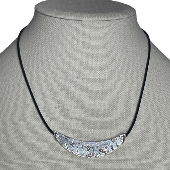 Handmade stamped floral silver pendant adjustable black leather cord necklace - Picture 2 of 7